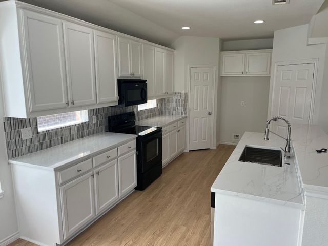 924 Bowie Drive, Lavon, TX 75116