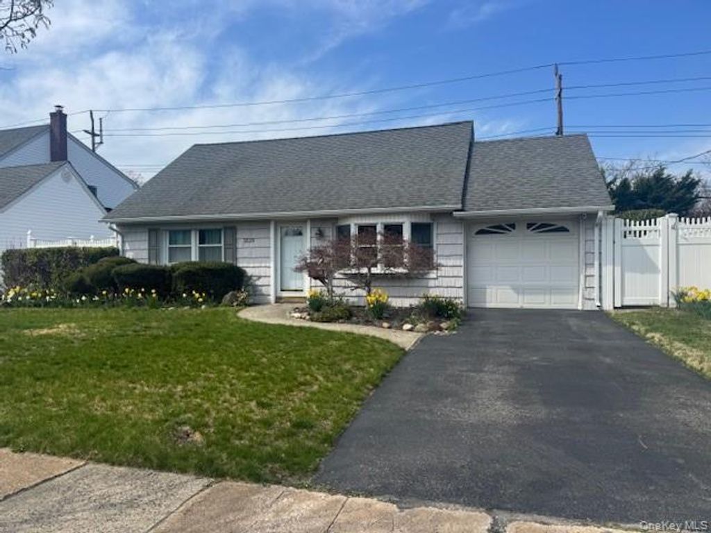3519 Princeton Drive N, Wantagh, NY 11793