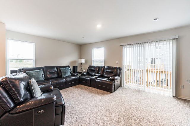 1053 Briar Glen Court, Hampshire, IL 60140