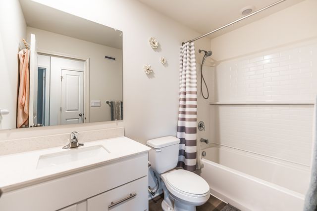 1053 Briar Glen Court, Hampshire, IL 60140