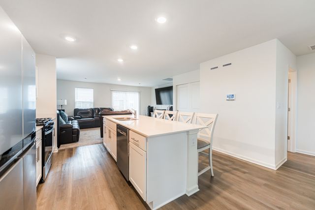 1053 Briar Glen Court, Hampshire, IL 60140