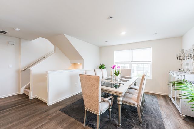 1053 Briar Glen Court, Hampshire, IL 60140