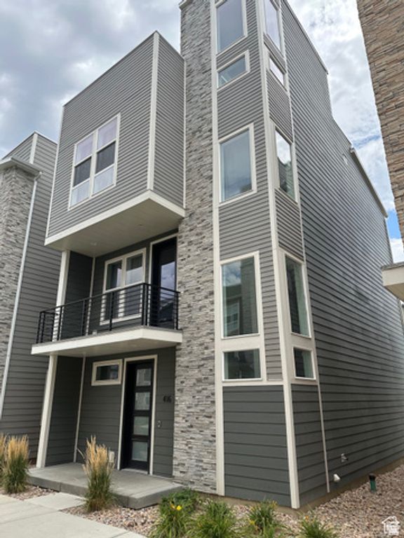 Image 2 of property listing at 416 S 650 E #211, American Fork, UT 84003