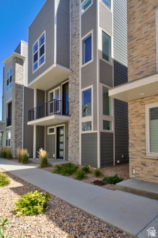 Image 3 of property listing at 416 S 650 E #211, American Fork, UT 84003