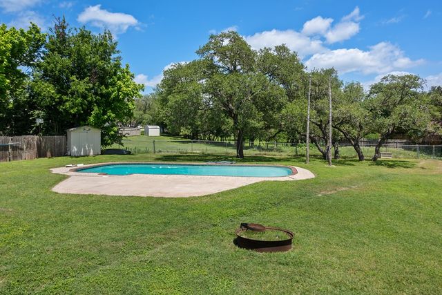 117 N West Lane, Kerrville, TX 78028