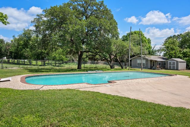117 N West Lane, Kerrville, TX 78028
