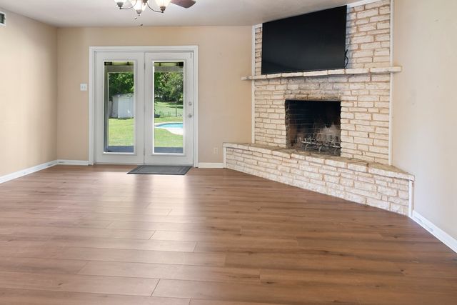 117 N West Lane, Kerrville, TX 78028