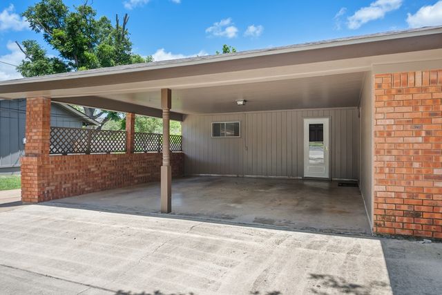 117 N West Lane, Kerrville, TX 78028