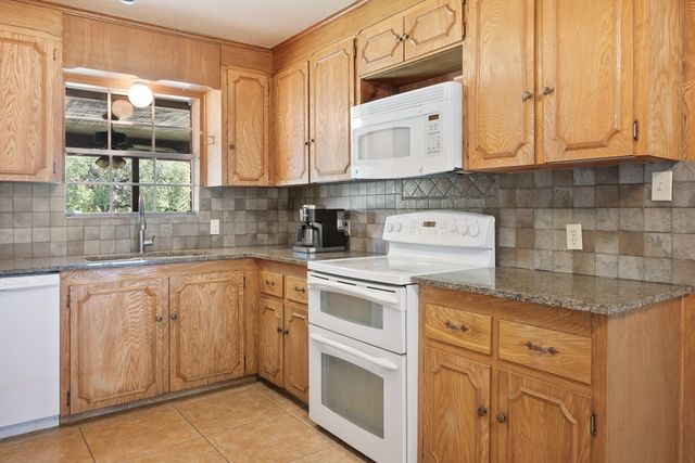 117 N West Lane, Kerrville, TX 78028