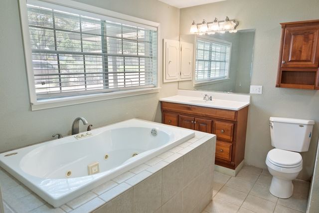 117 N West Lane, Kerrville, TX 78028