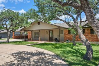 117 N West Lane, Kerrville, TX 78028