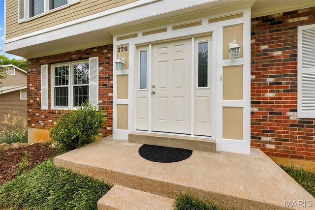 176 Spring Oaks Drive, Ballwin, MO 63011