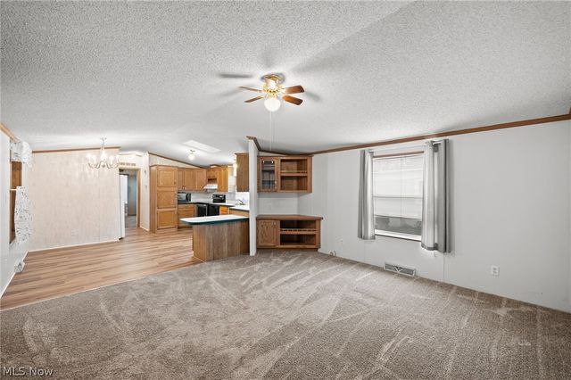 6 Laverne Lane, Chardon, OH 44024