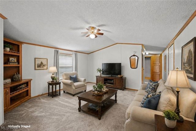 6 Laverne Lane, Chardon, OH 44024