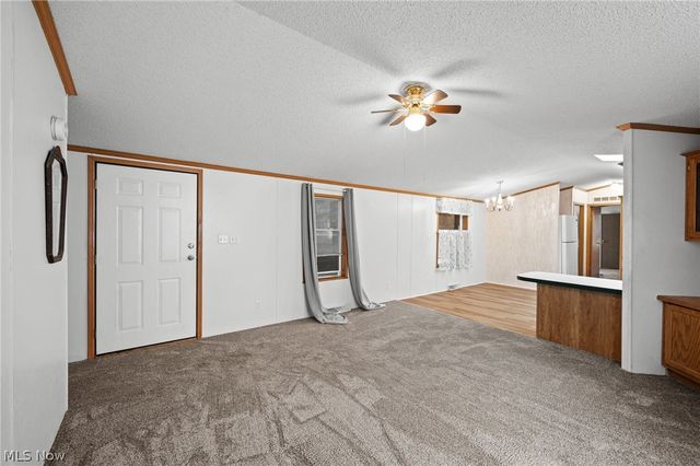 6 Laverne Lane, Chardon, OH 44024