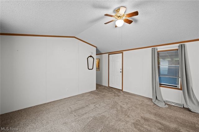 6 Laverne Lane, Chardon, OH 44024