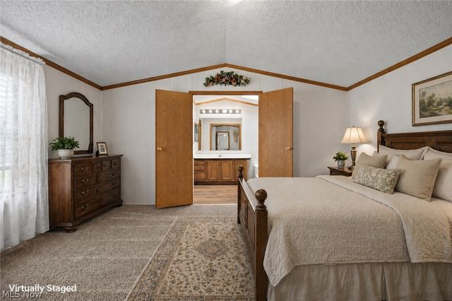 6 Laverne Lane, Chardon, OH 44024