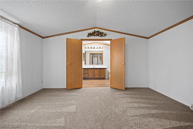 6 Laverne Lane, Chardon, OH 44024
