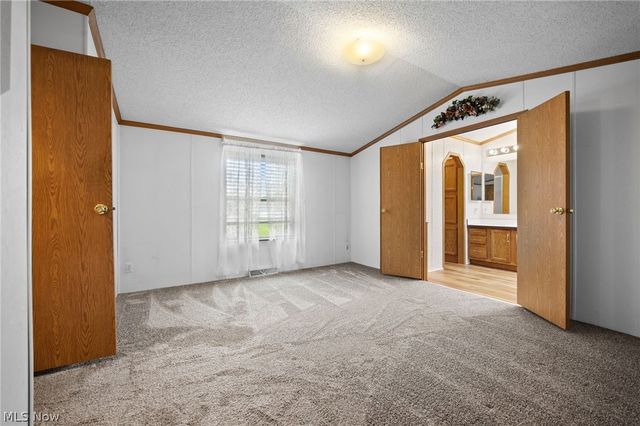 6 Laverne Lane, Chardon, OH 44024