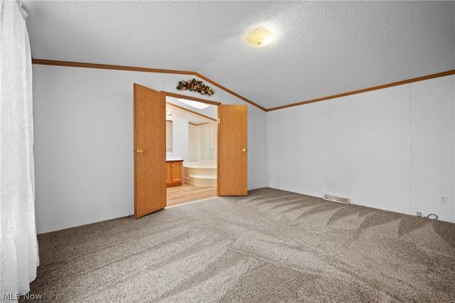 6 Laverne Lane, Chardon, OH 44024