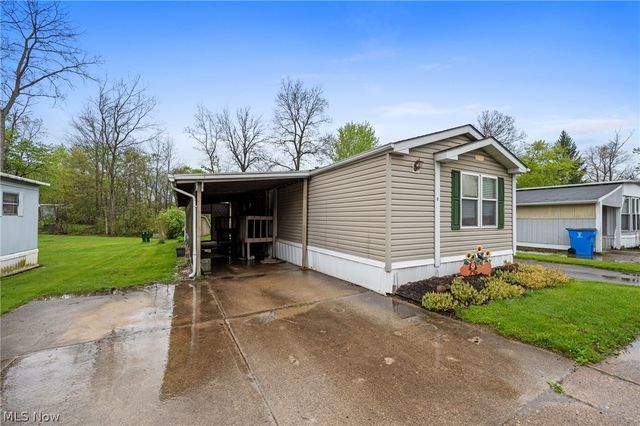 6 Laverne Lane, Chardon, OH 44024
