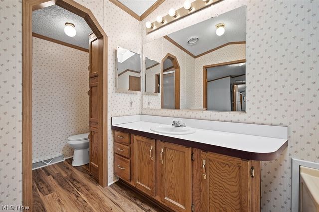 6 Laverne Lane, Chardon, OH 44024