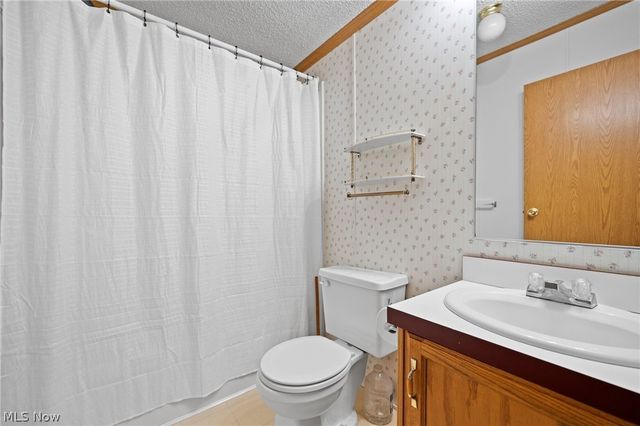 6 Laverne Lane, Chardon, OH 44024