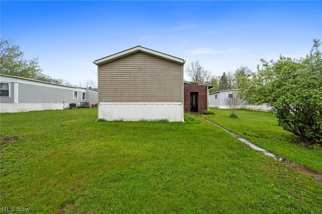 6 Laverne Lane, Chardon, OH 44024