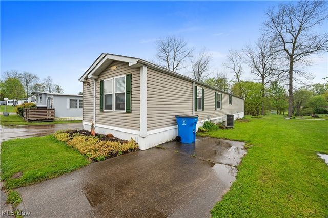 6 Laverne Lane, Chardon, OH 44024