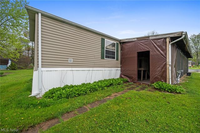 6 Laverne Lane, Chardon, OH 44024