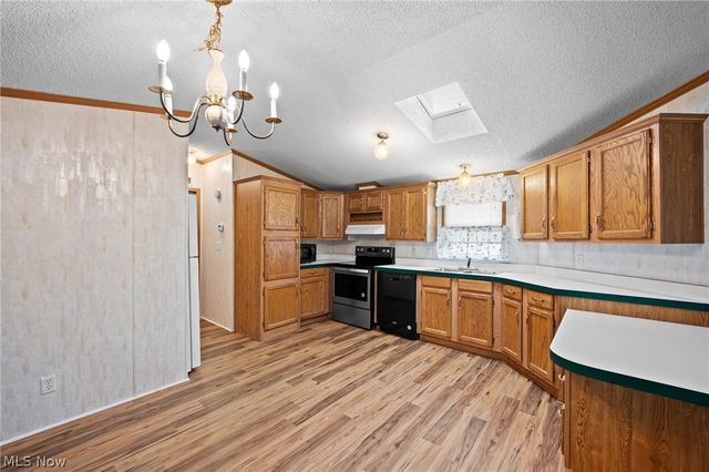 6 Laverne Lane, Chardon, OH 44024