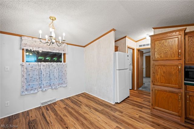 6 Laverne Lane, Chardon, OH 44024