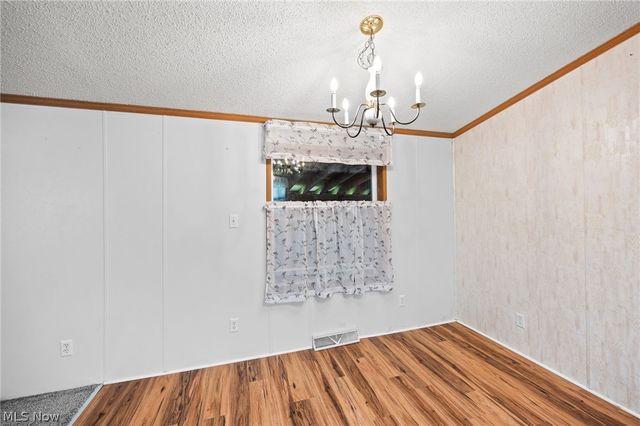 6 Laverne Lane, Chardon, OH 44024