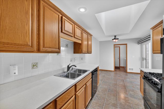 48564 Hudson Bay Court, Shelby Twp, MI 48315