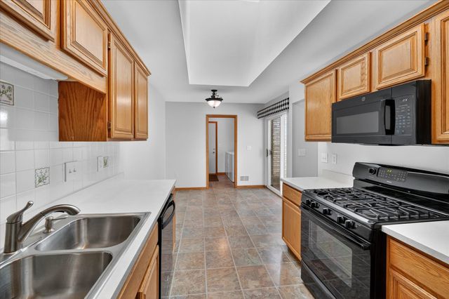 48564 Hudson Bay Court, Shelby Twp, MI 48315