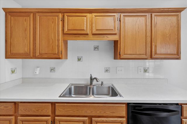 48564 Hudson Bay Court, Shelby Twp, MI 48315