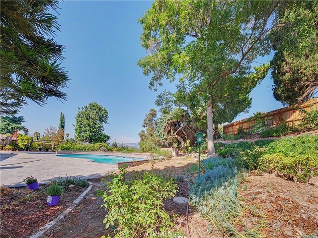 5604 Mason Avenue, Woodland Hills, CA 91367