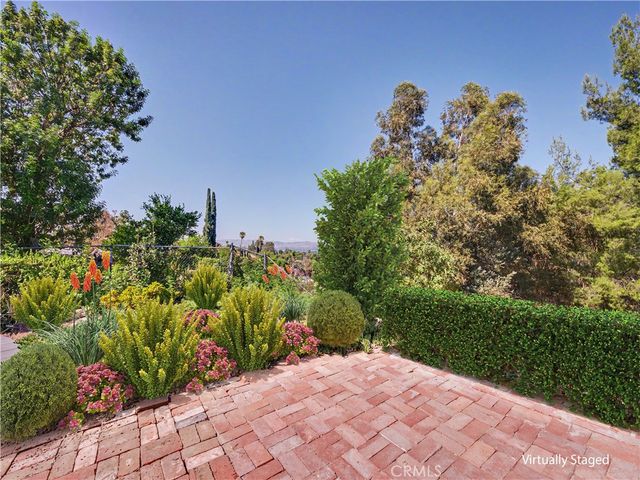 5604 Mason Avenue, Woodland Hills, CA 91367