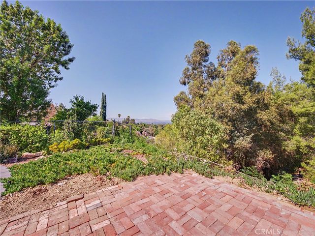 5604 Mason Avenue, Woodland Hills, CA 91367