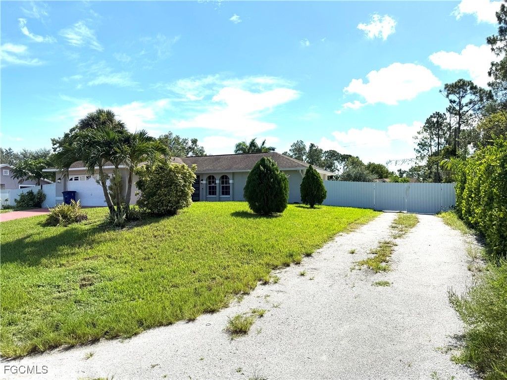 200 Ivan AVE N, Lehigh Acres, FL 33971