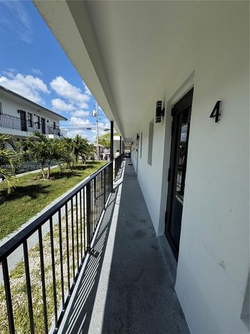 1971 NW 2nd Ct 4, Miami, FL 33136
