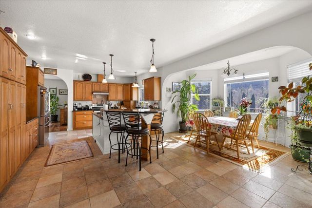 5153 Old Stage Road, Central Point, OR 97502