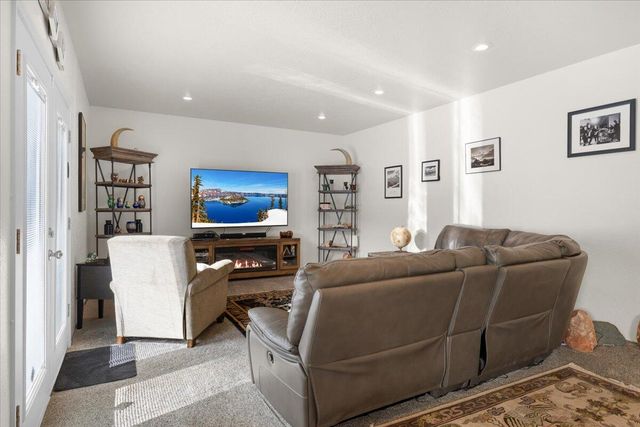 5153 Old Stage Road, Central Point, OR 97502