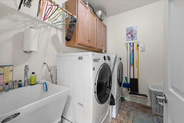 5153 Old Stage Road, Central Point, OR 97502