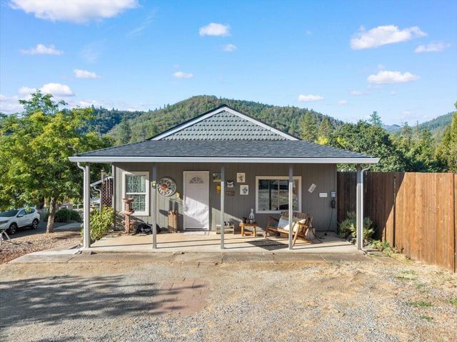 5153 Old Stage Road, Central Point, OR 97502