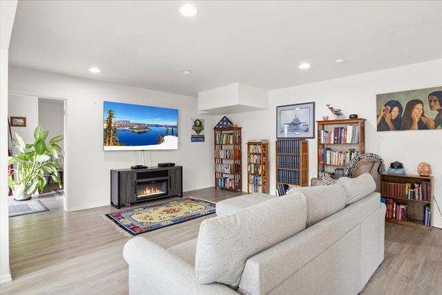 5153 Old Stage Road, Central Point, OR 97502