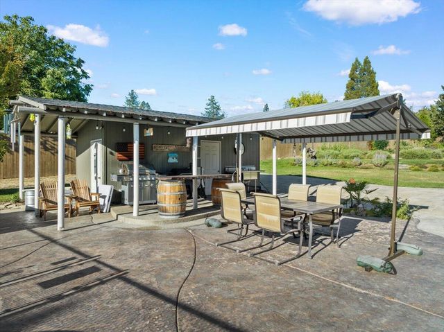 5153 Old Stage Road, Central Point, OR 97502