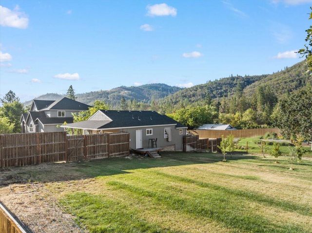 5153 Old Stage Road, Central Point, OR 97502