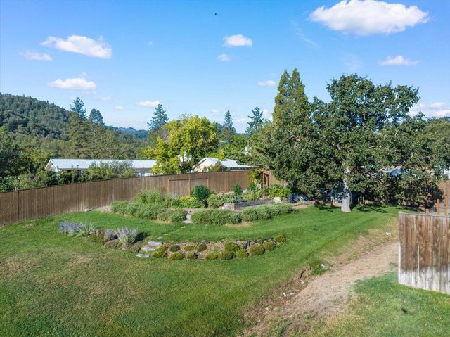 5153 Old Stage Road, Central Point, OR 97502