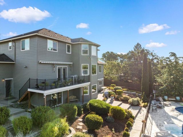 5153 Old Stage Road, Central Point, OR 97502